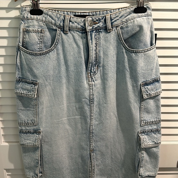 NWT Broadway Acid Wash 9 Pocket Jeans Skirt with Front Split. Size 6 - Picture 2 of 8